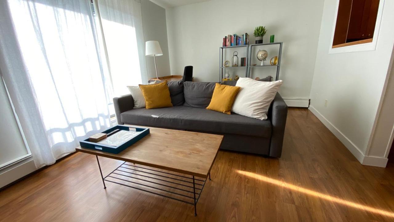 Cozy 2-Bedroom Condo Near Downtown, With Laundry, Parking, Balcony YYC Eksteriør billede